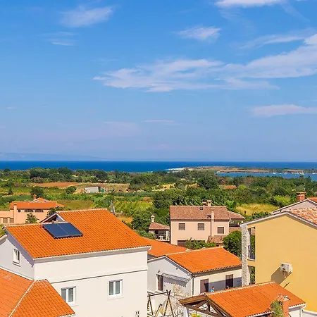 Mit Meerblick, Terrasse, Klima, Wlan, Parkplatz Und Nur Knapp 900 Meter Vom Kristallklaren Meer Entfernt Apartmán Ližnjan